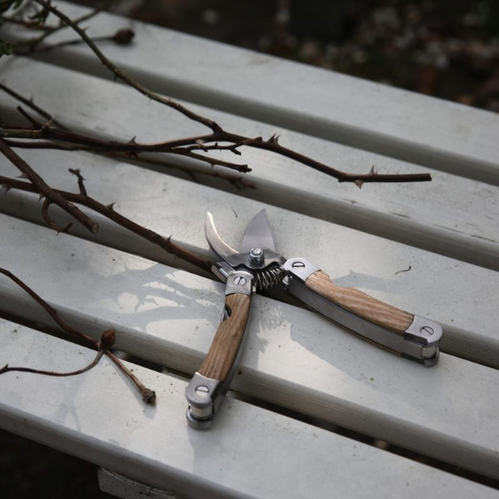 Connecting to Nature Multitool | Stainless Steel