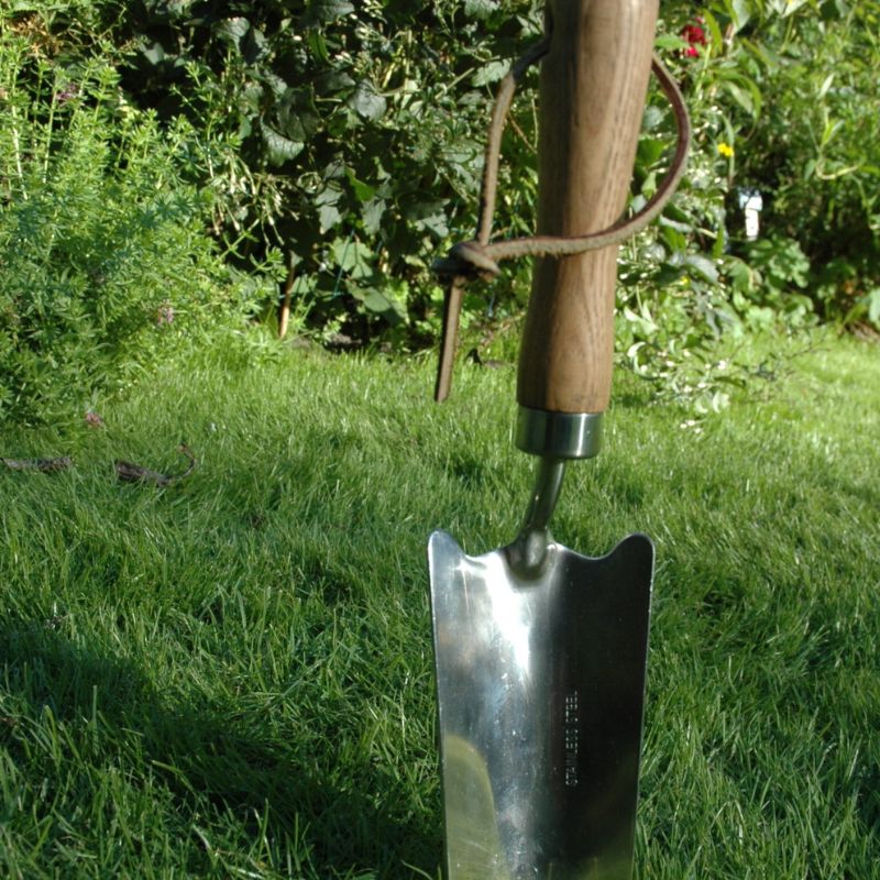 Connecting to Nature Shovel | Strainless Steel